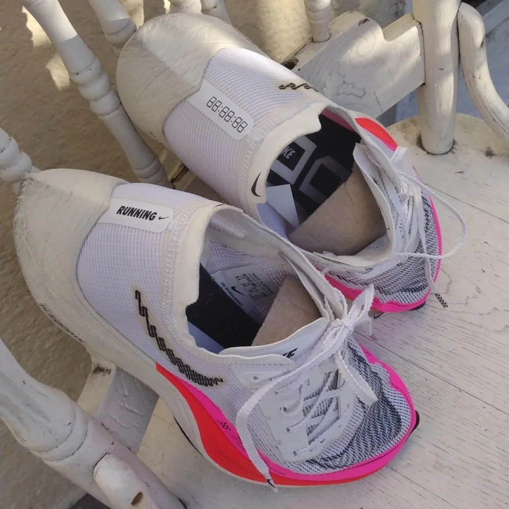 Nike  ZoomX Vaporfly Next %2  Women's Athletic Shoes - White and Pink 9.5